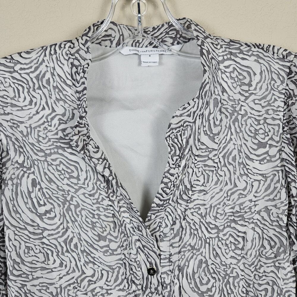 Diane Von Furstenberg Syrah Silk Blouse Size 4DVF Floral Rose Print Lined V-Neck - Picture 3 of 12